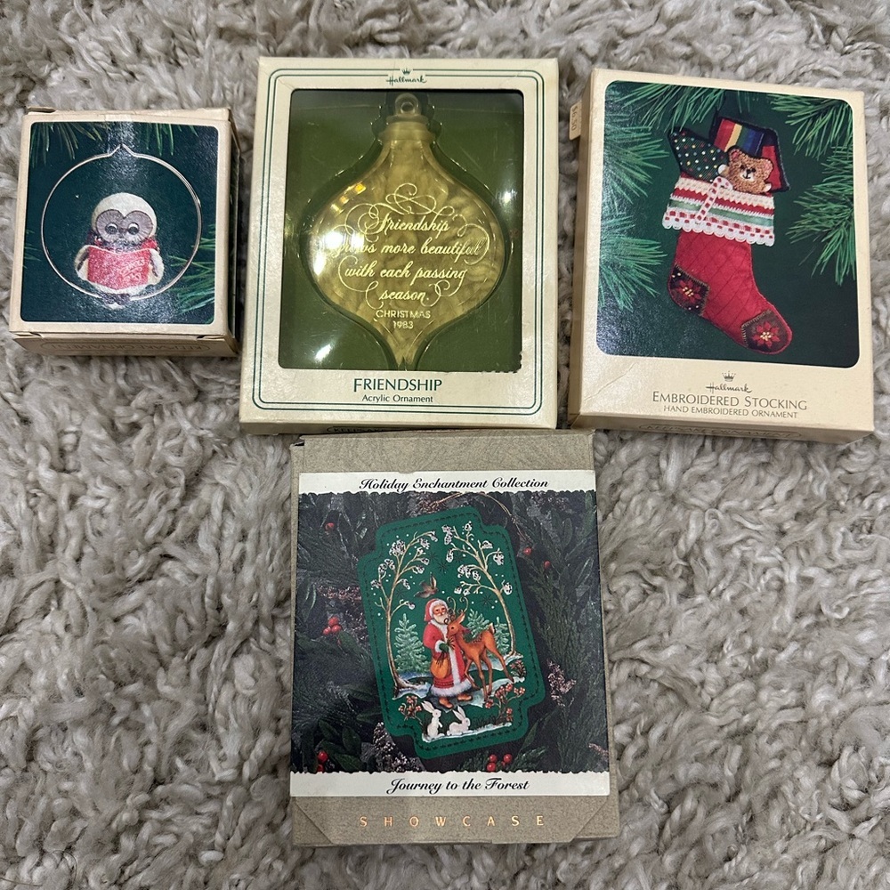 Hallmark vintage Holiday Christmas Ornament Set with lot of 4 - Picture 7 of 7